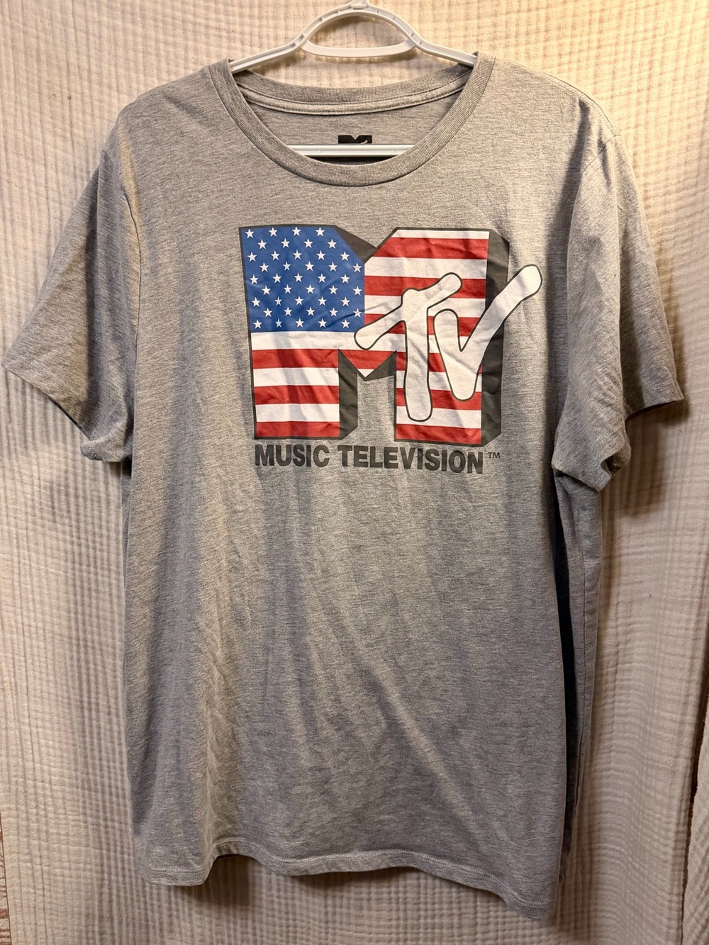 EUC MTV Gray Tee with American Flag patriotic logo size XL gift-j